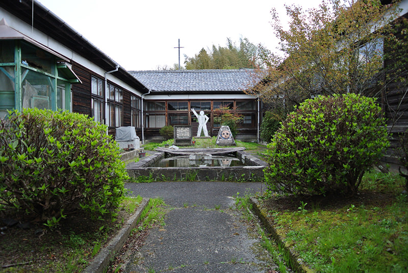 旧田山小学校の中庭